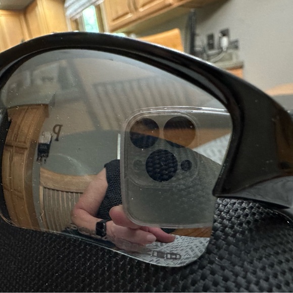 Polarized OAKLEY FLAK Sunglasses with Case - Picture 4 of 11